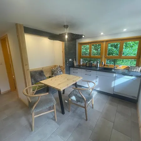 Am Waldessaum Bei Hohenzieritz